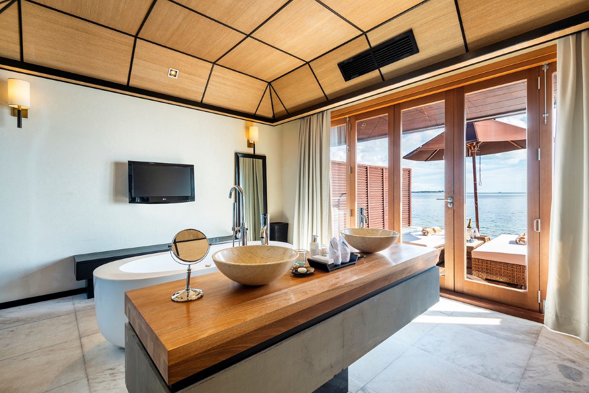 Deluxe Water Villa Photo 1