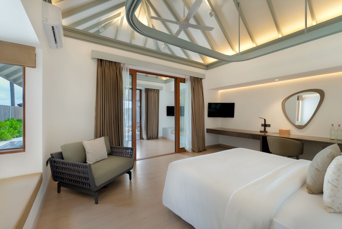 Grand Beach Suite with Pool Photo 3