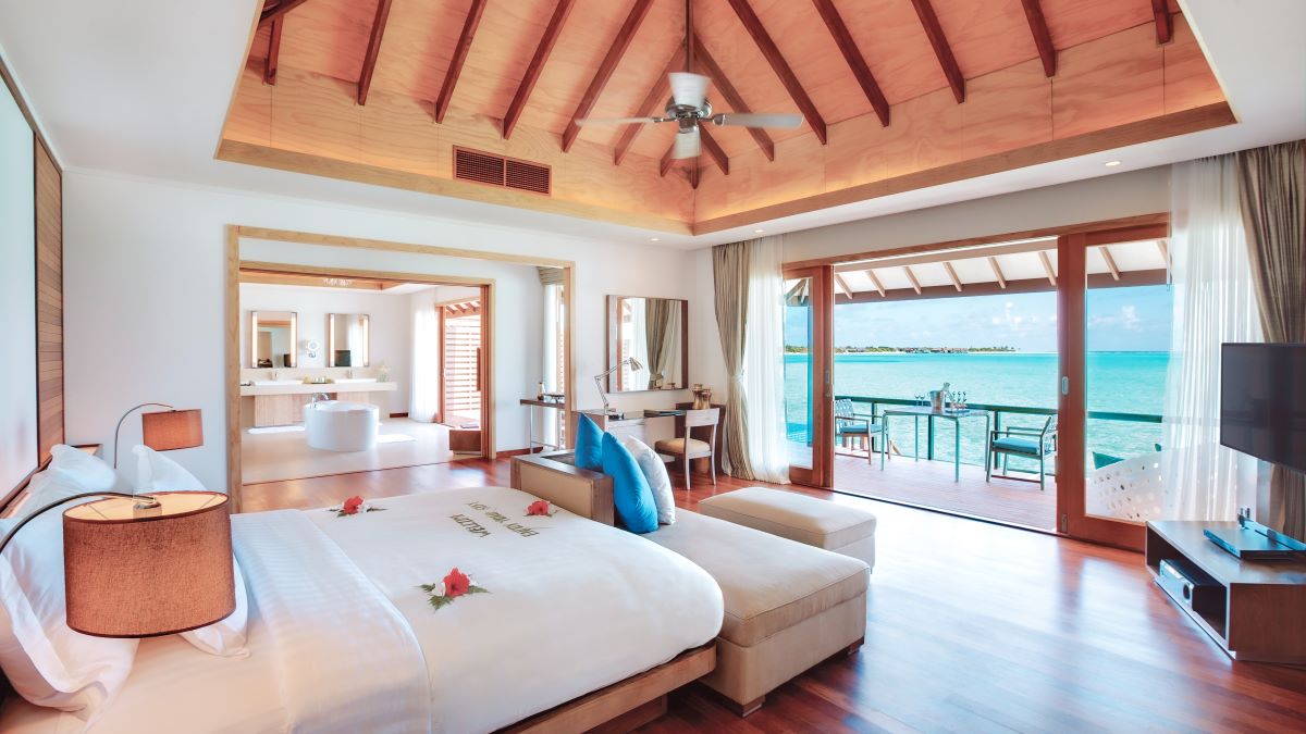 Deluxe Water Villa with Pool Photo 4