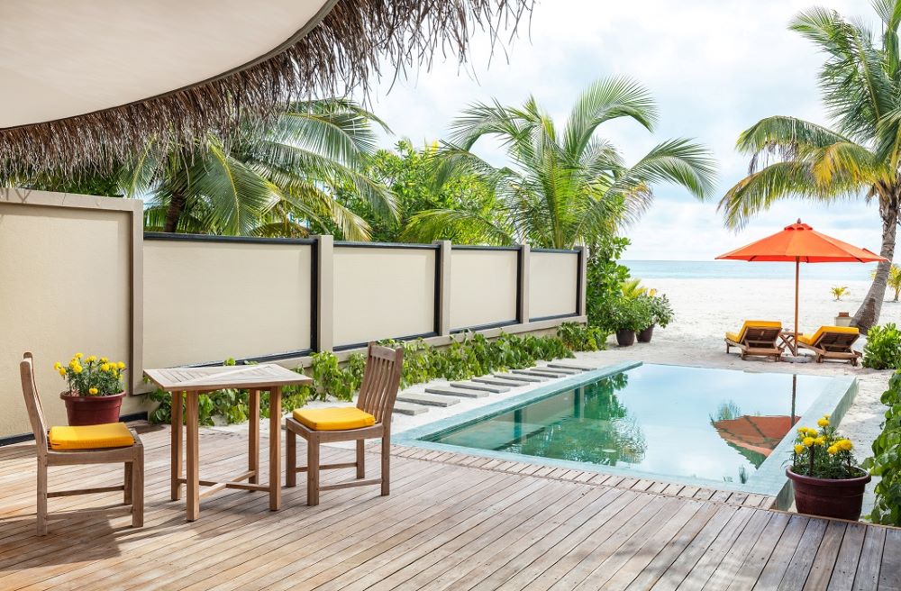 Sunset Beachfront Infinity Pool Villa Photo 2