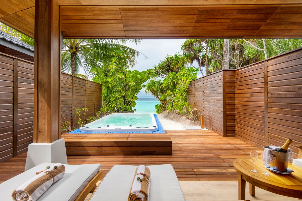 Beach Suite with Jacuzzi Photo 4
