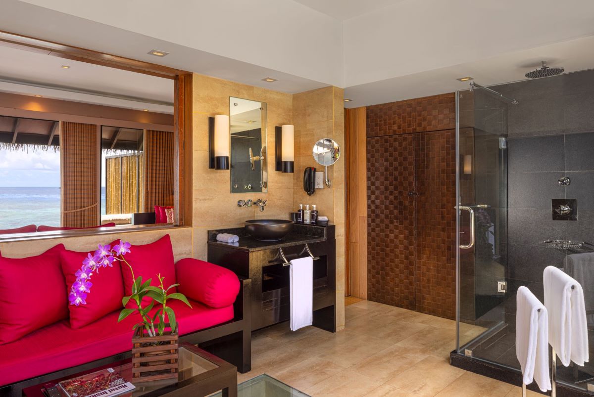 Sunset Water Villa with Private Pool and Jacuzzi Photo 2