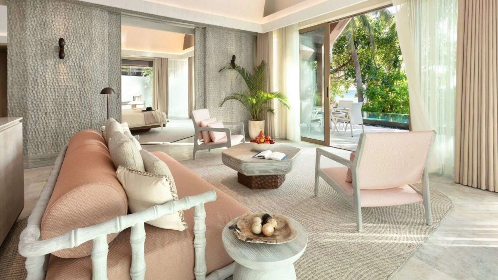 Four Bedroom Beach Residence with Two Pools Photo 3
