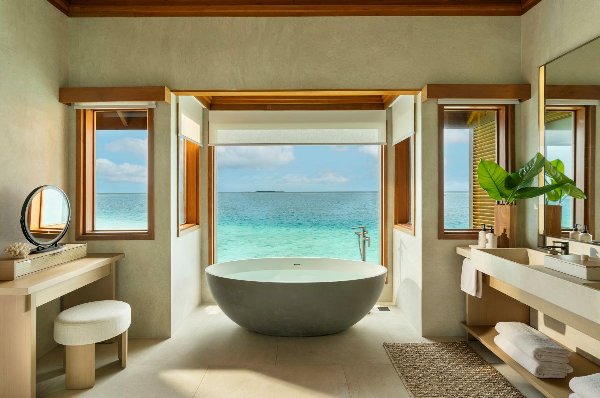 Lagoon Bungalow with Pool Photo 4