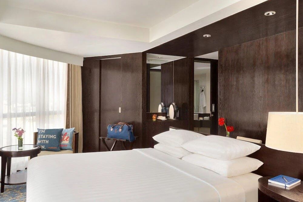 Executive Suite Photo 2