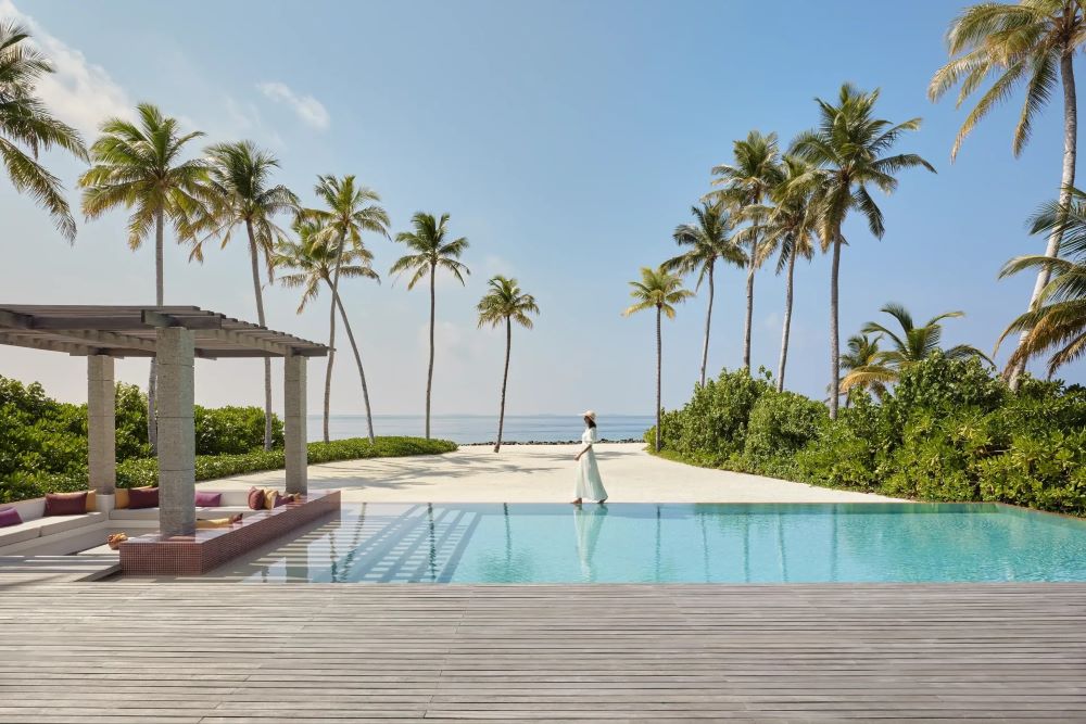 Three Bedroom Sunset Beach Retreat with Pool Photo 7