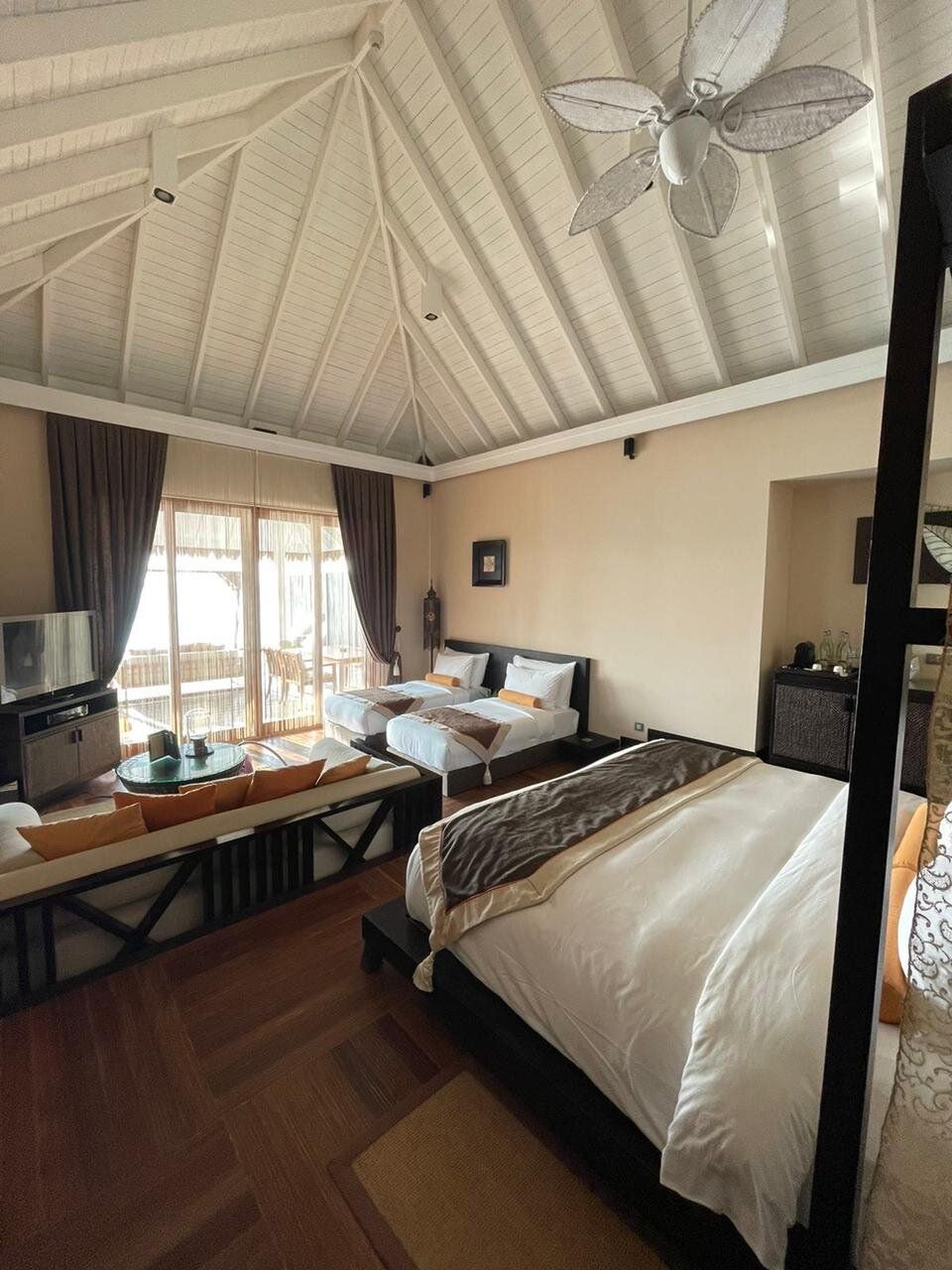 Sunset Family Lagoon Suite with Pool Photo 3