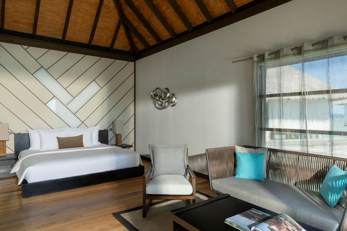 Water Bungalow with Pool Photo 4