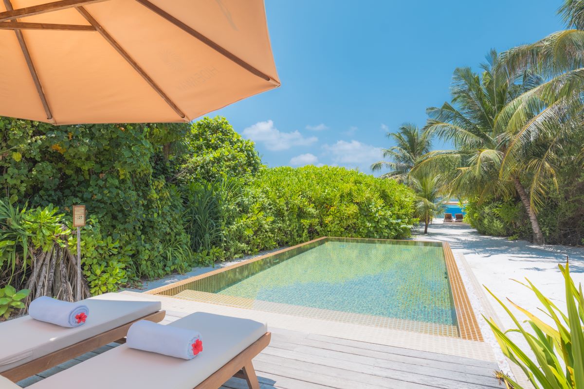 Deluxe Sunset Beach Villa with Pool Photo 4