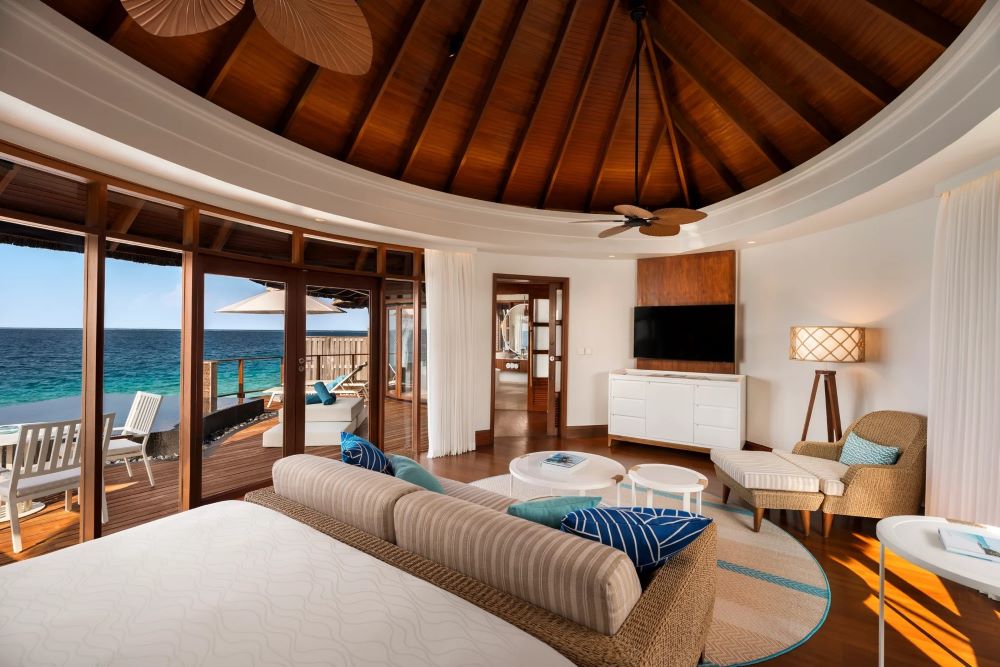 Water Villa with Pool Photo 3