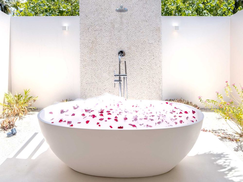 Deluxe Beach Villa with Pool Photo 4