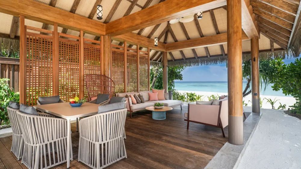 Three Bedroom Beach Residence with Pool Photo 6