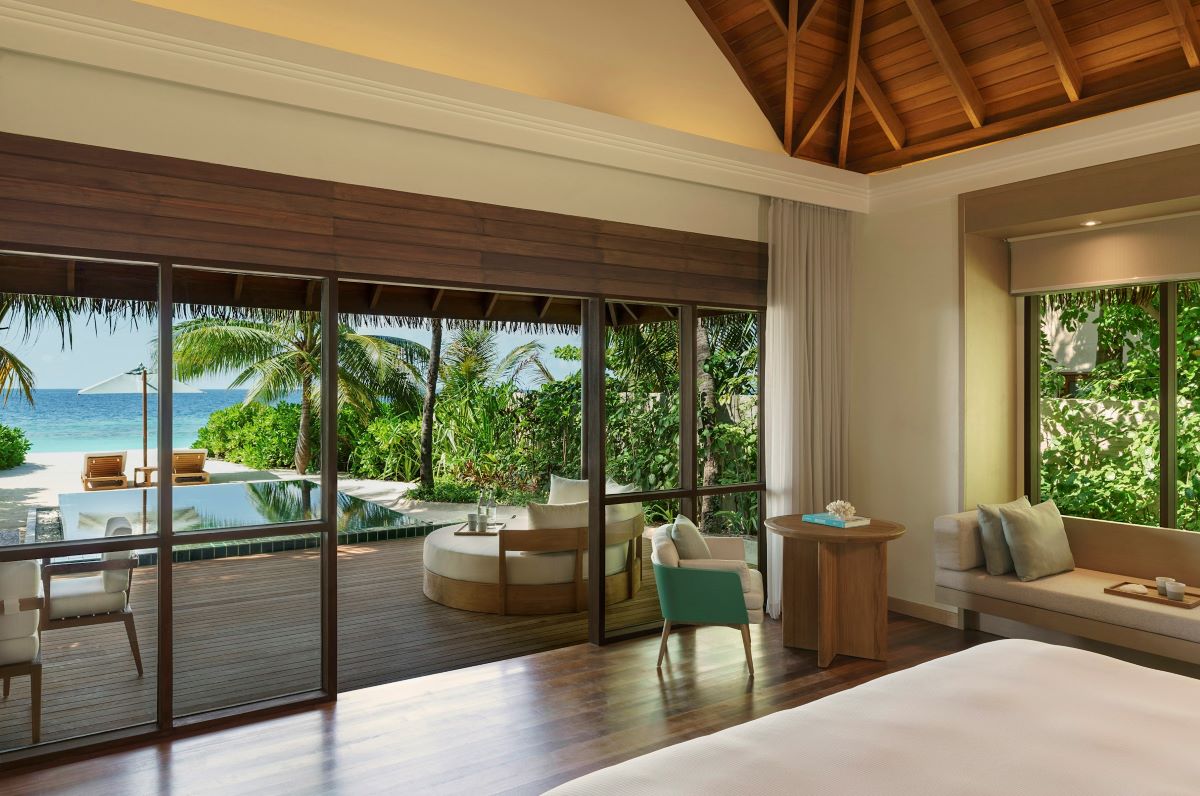 Deluxe Beach Bungalow with Pool Photo 4
