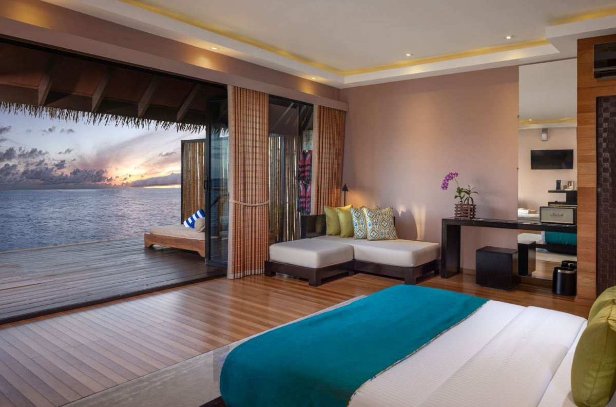 Overwater Villa Jacuzzi Photo 2