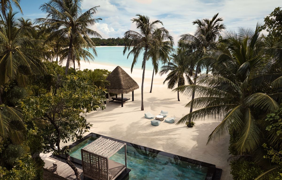 Grand Beach Villa with Pool (2 bedrooms) Photo 3