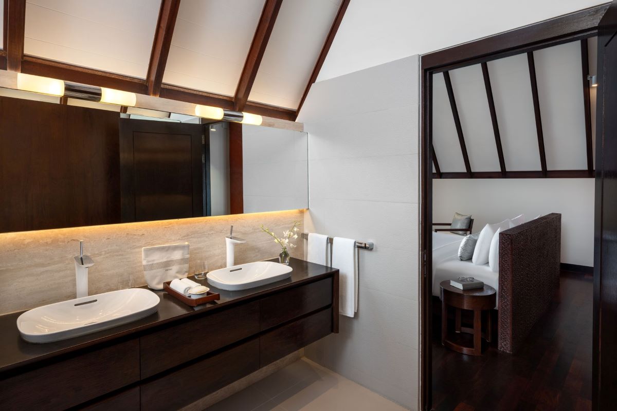 Overwater Ocean Suites with Infinity Pool Photo 6