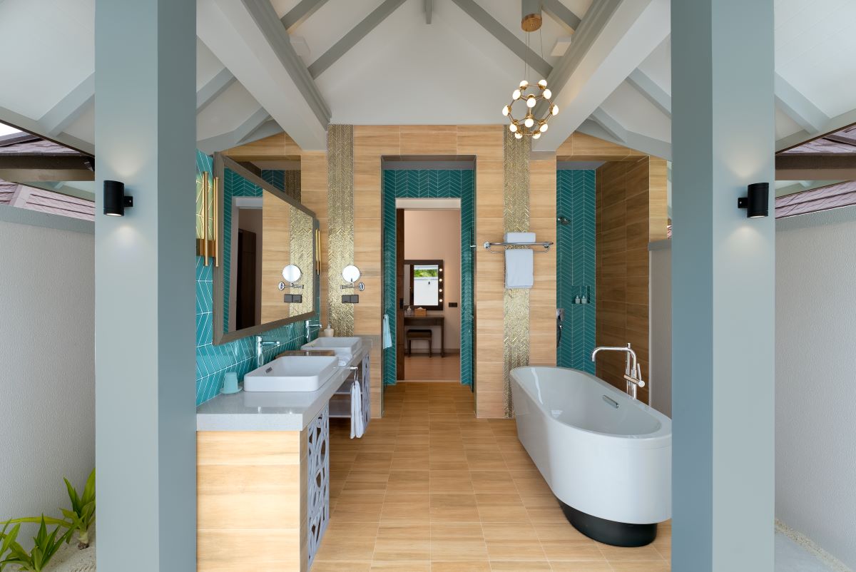 Grand Beach Suite with Pool Photo 2