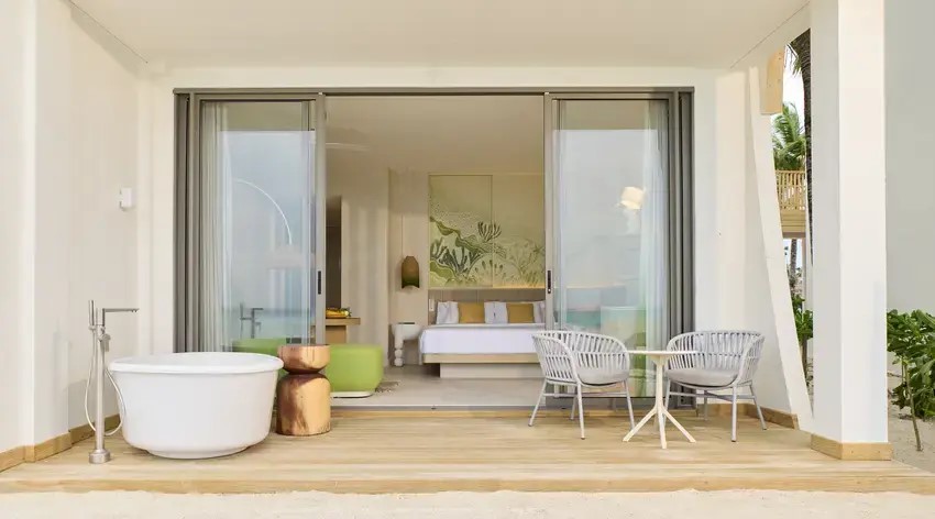 Mirage Beachfront Room Photo 4