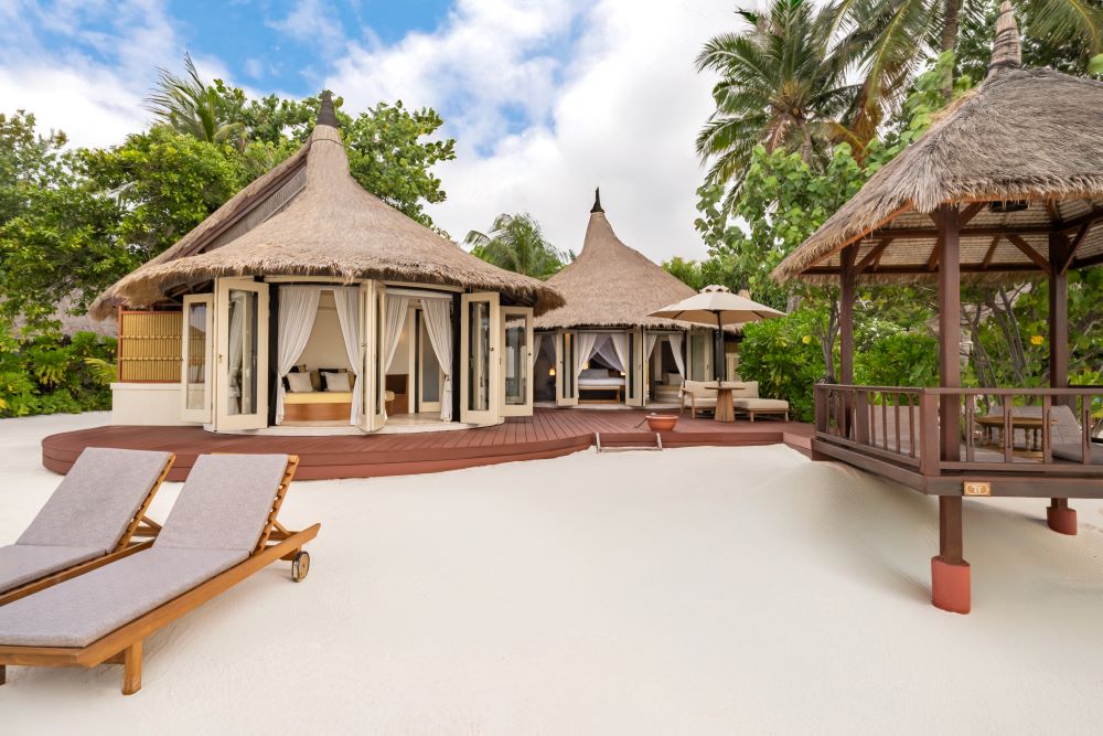 Grand Beachfront Pool Villa Photo 5