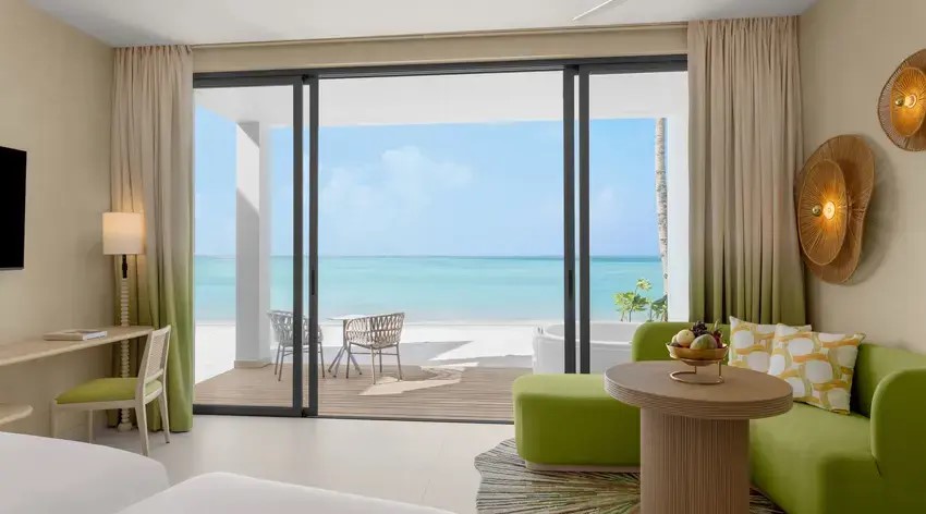 Mirage Beachfront Room with Jacuzzi Photo 3