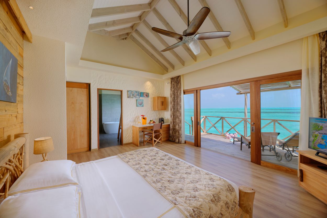 Aqua Suite with Slide Photo 4