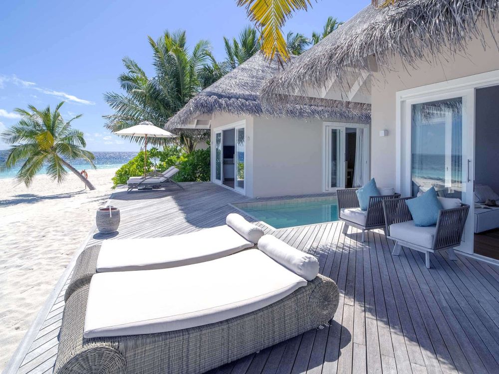 Deluxe Beach Suite with Pool Photo 3