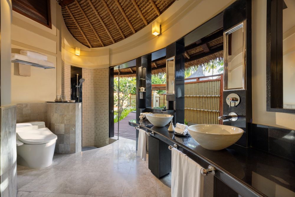 Beachfront Pool Villa Photo 3