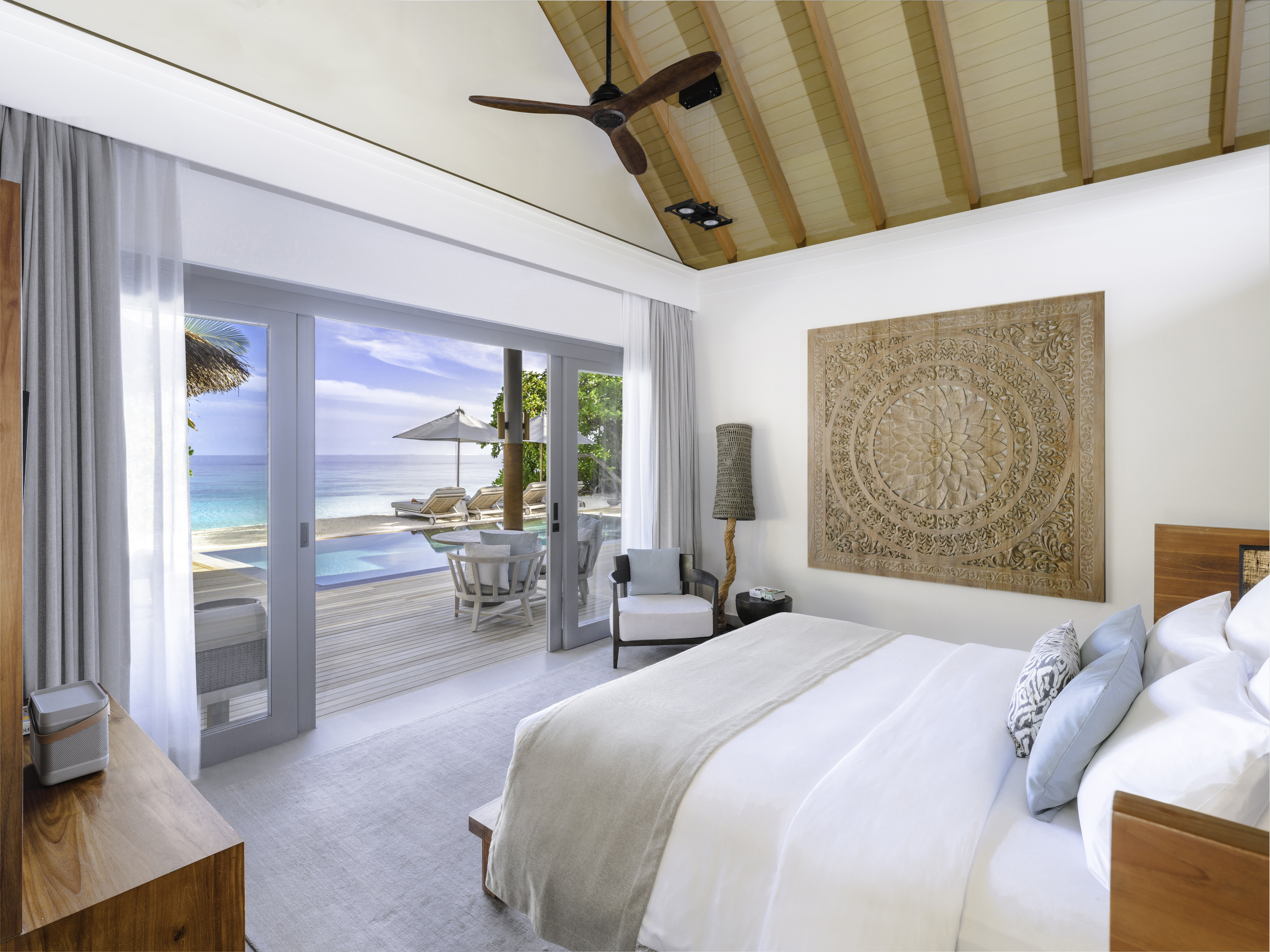 Four Bedroom Beach Pool Residence Photo 2