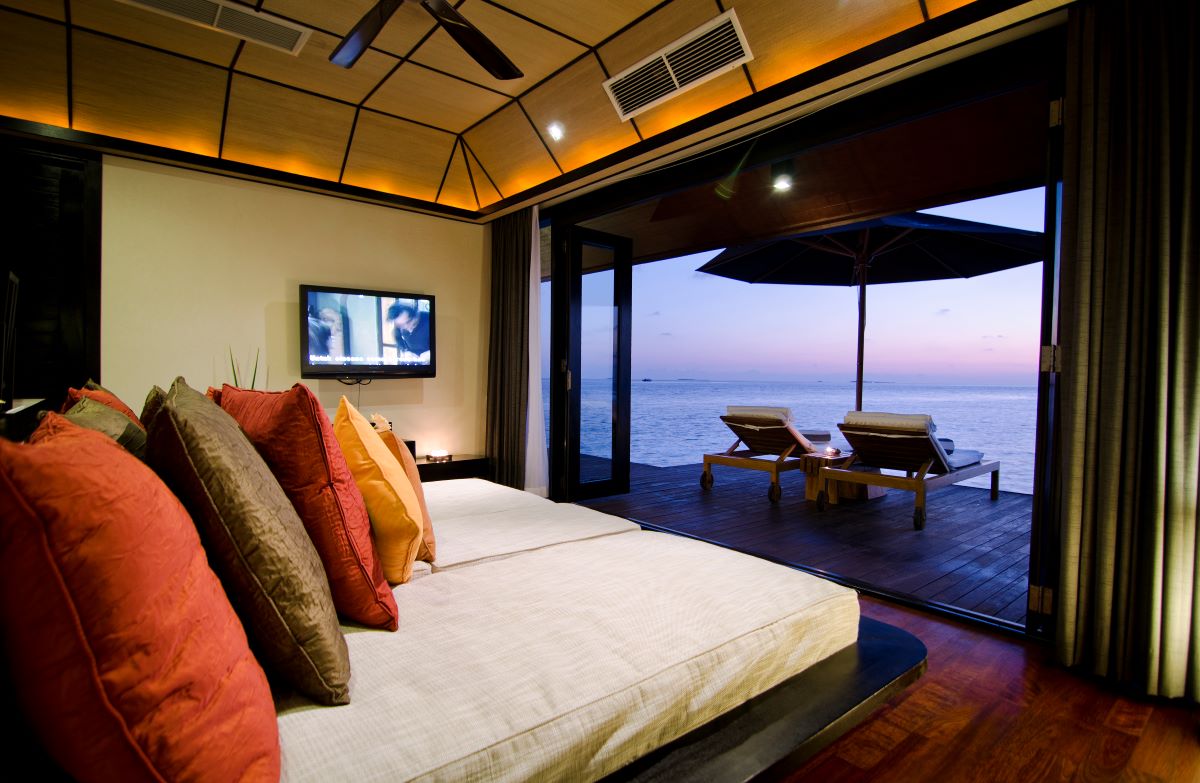 Sunset Water Suite Photo 7