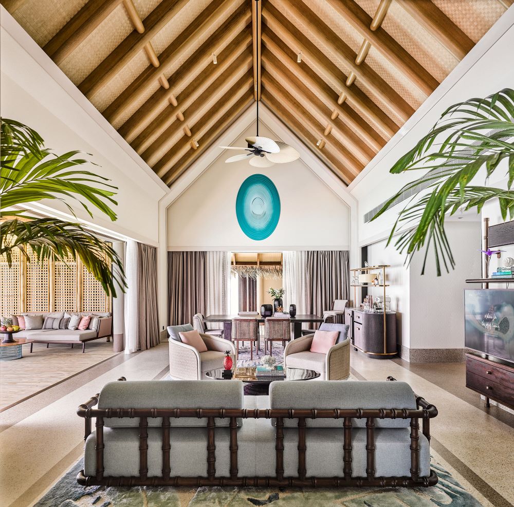 Three Bedroom Ocean Residence with Pool Photo 6