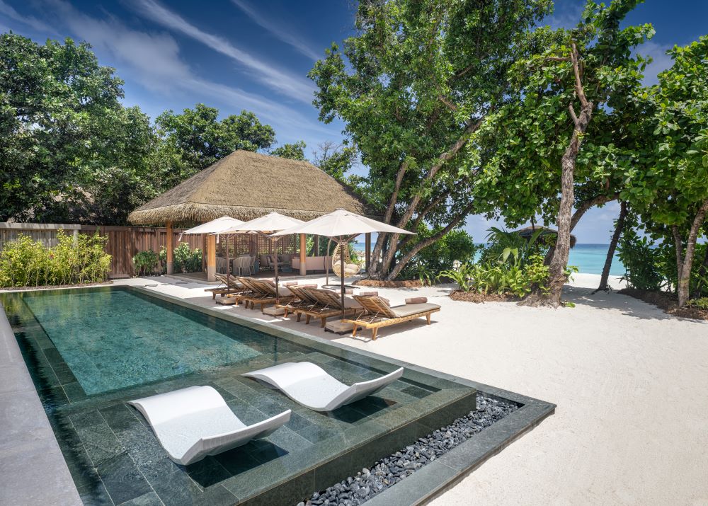 Three Bedroom Beach Residence with Pool Photo 1
