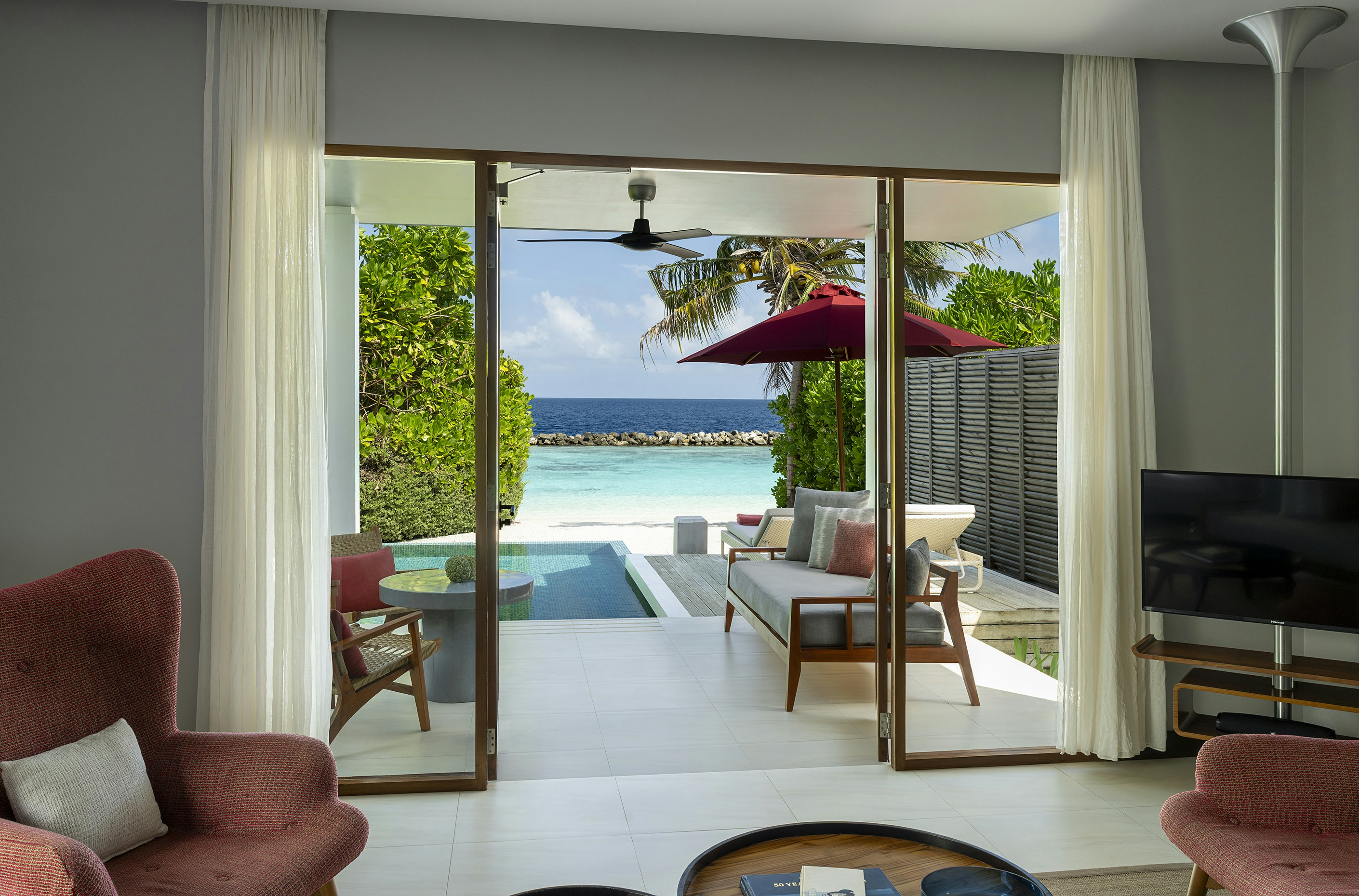  Beach Suite With Pool Photo 1