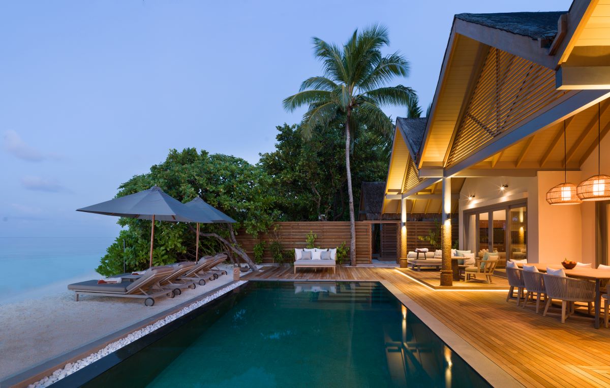 Four Bedroom Beach Pool Residence Photo 9