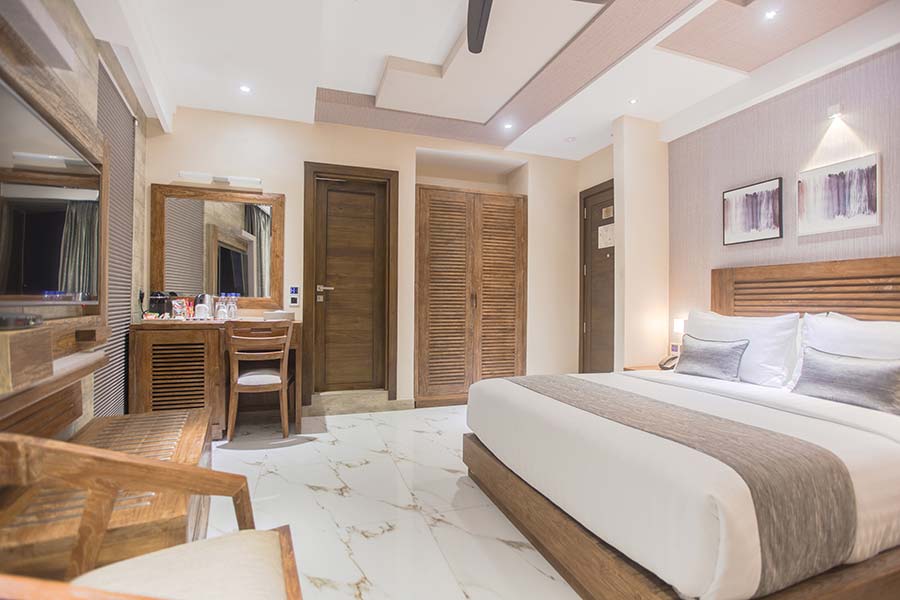Executive Suite with Balcony Photo 1
