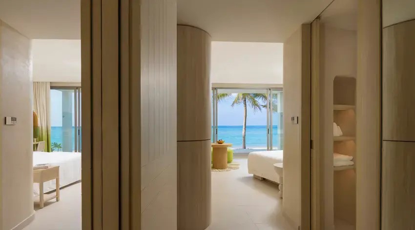 Mirage Beachfront Room with Jacuzzi Photo 2