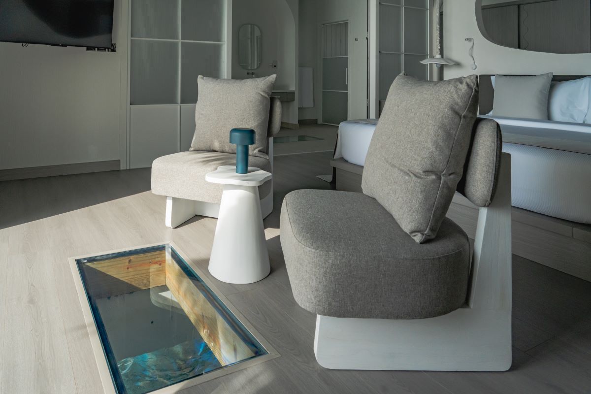 Two Bedroom Ocean Signature Villa with Pool + Slide Photo 5