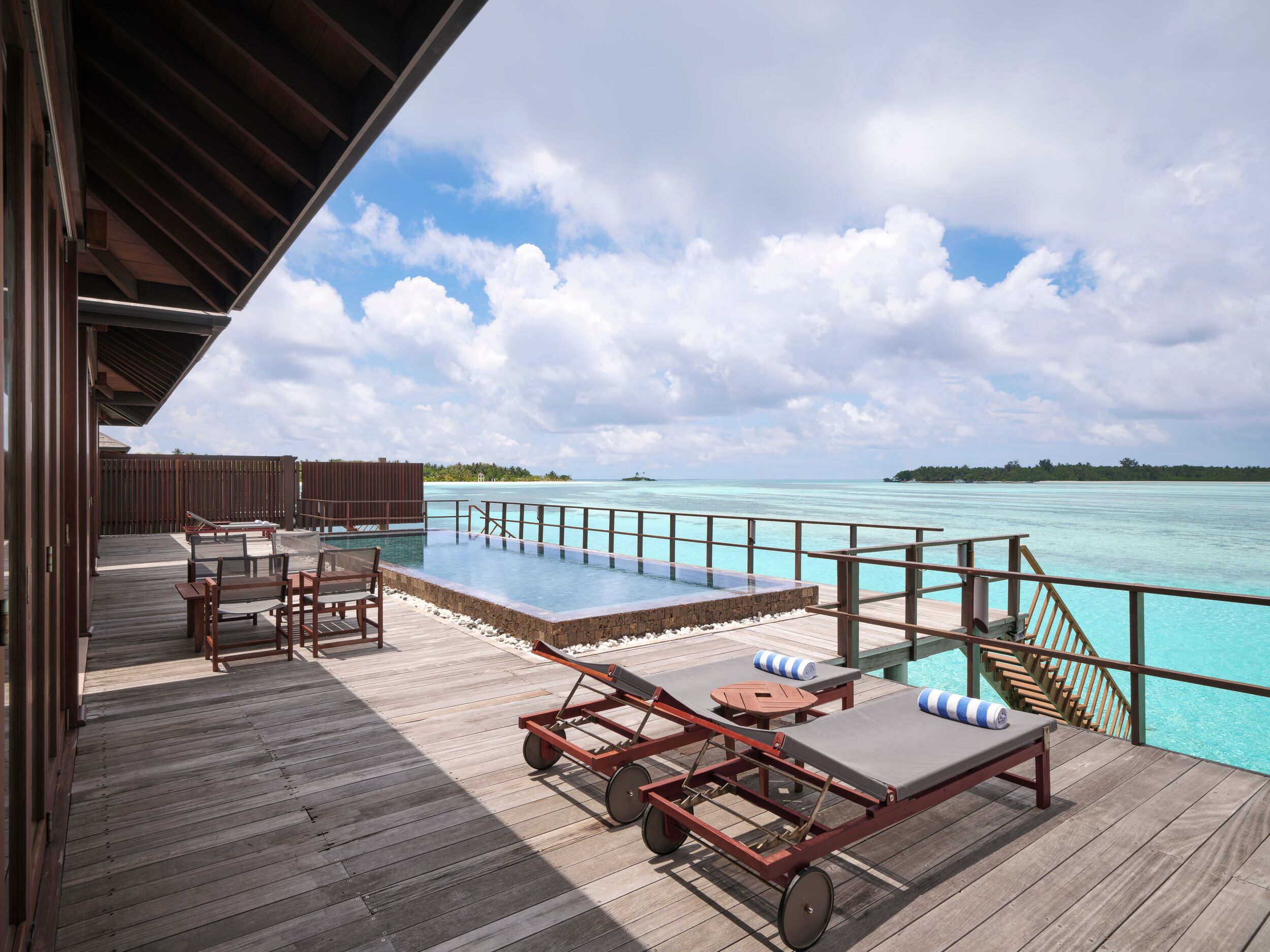 Two Bedroom Ocean Suite with Pool Photo 4