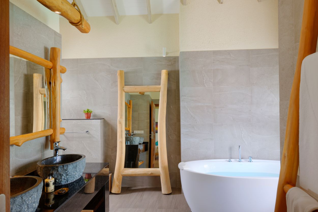 Aqua Suite with Slide Photo 2