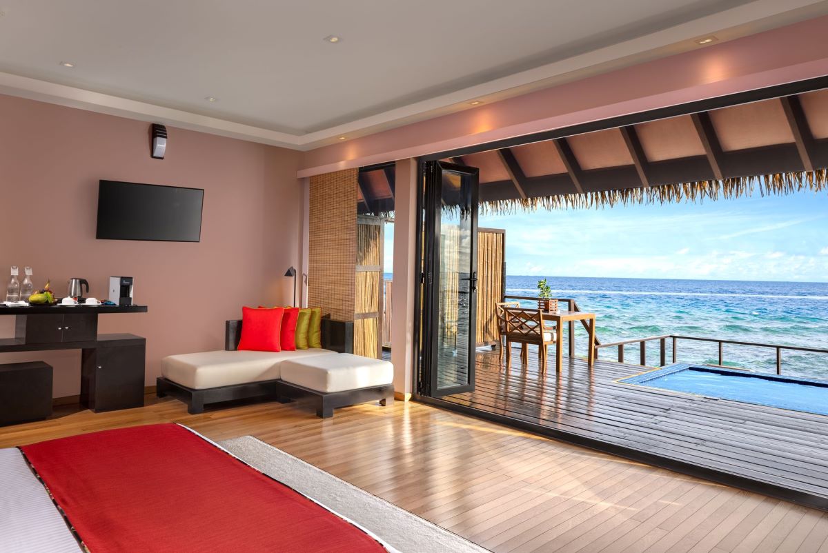 Honeymoon Villa with Private Pool and Jacuzzi Photo 2