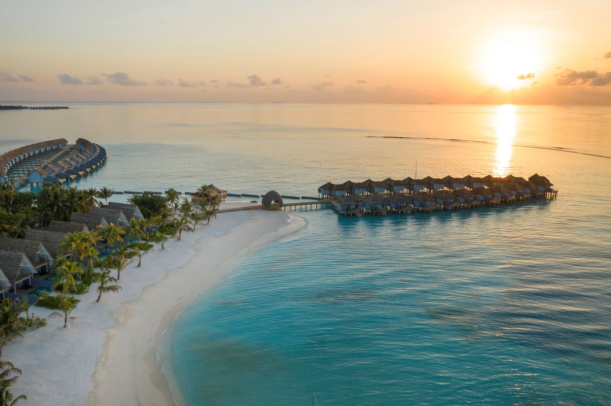 OUTRIGGER Maldives Maafushivaru Resort