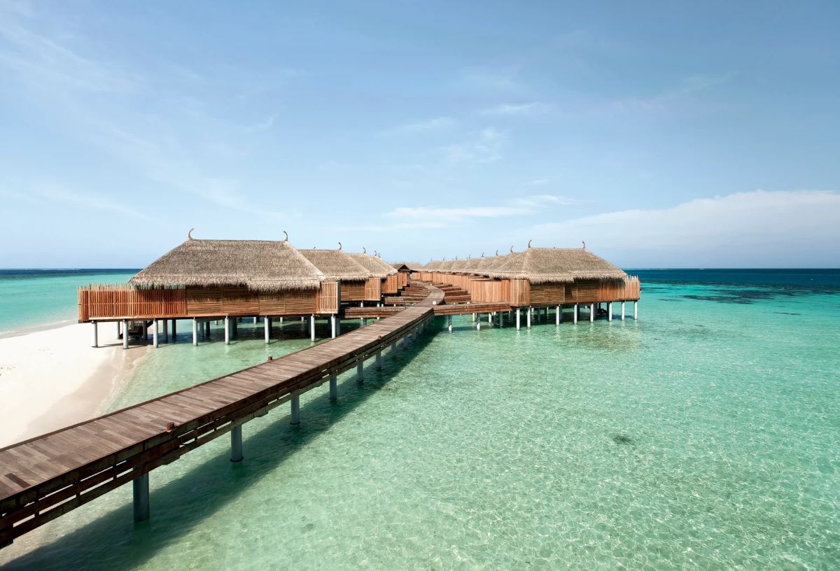 Constance Moofushi, Maldives
