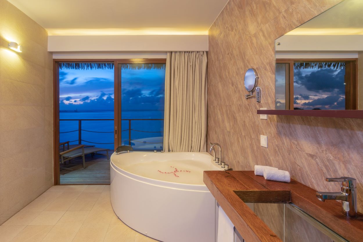 Lagoon Suite With Pool Photo 3