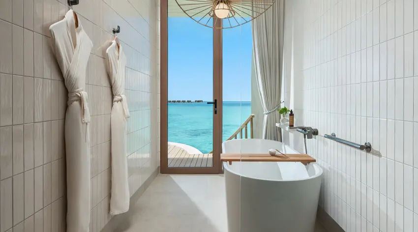 One-Bedroom Overwater Villa with Jacuzzi Photo 4