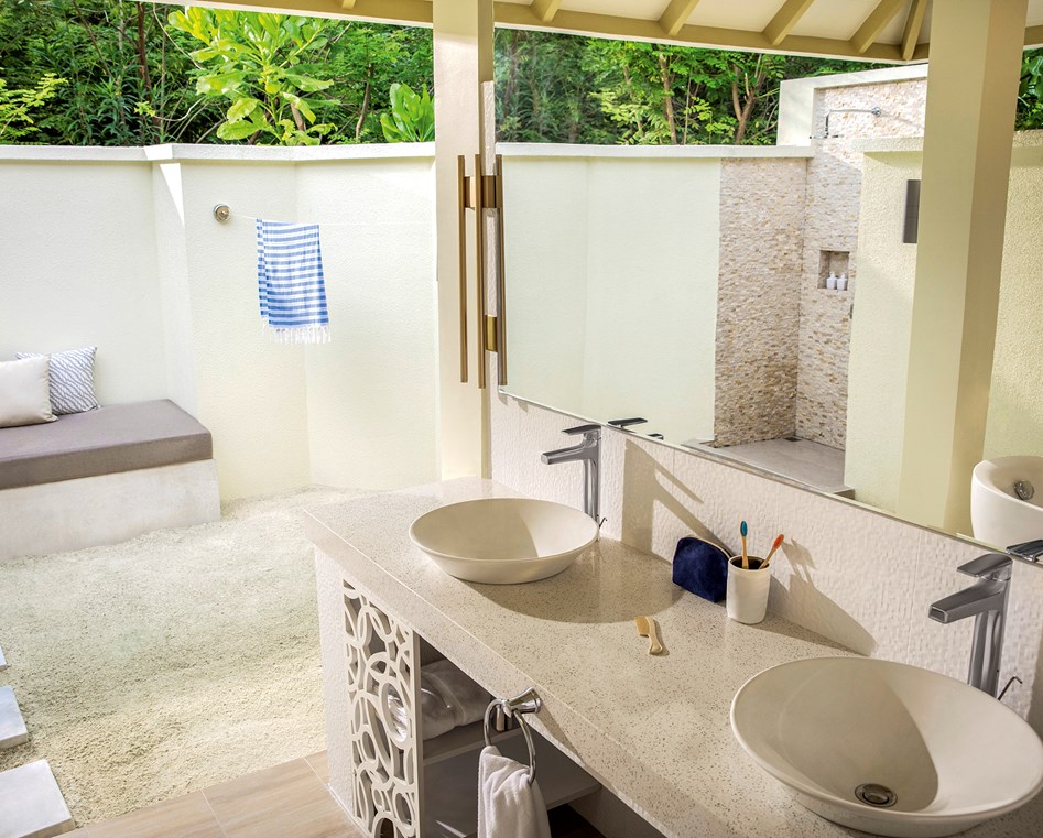 Romantic Beach Villa with Pool Photo 3