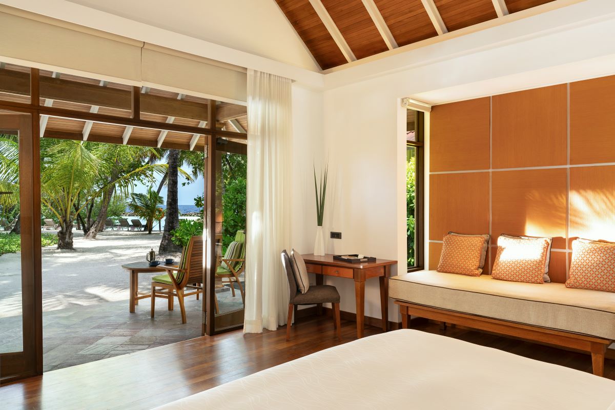 Beachfront Deluxe Bungalow Photo 1