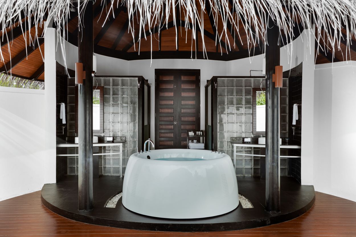 Family Deluxe Beach Villa with Pool Photo 2