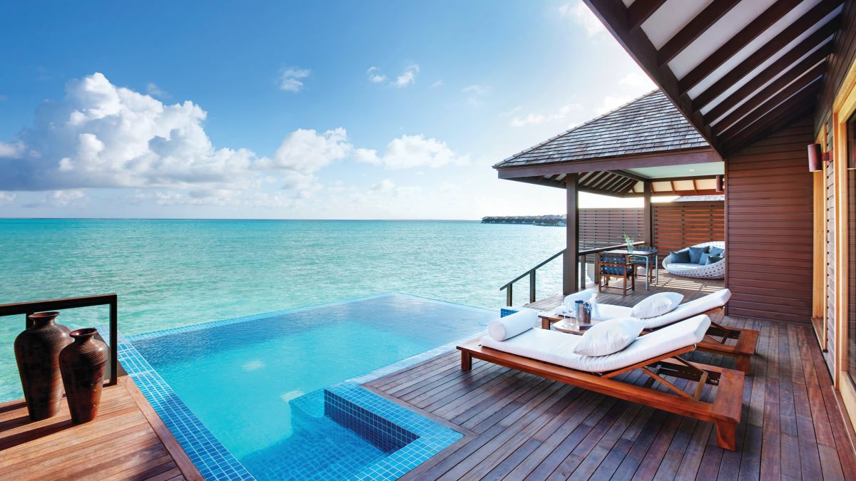 Deluxe Water Villa with Pool Photo 3