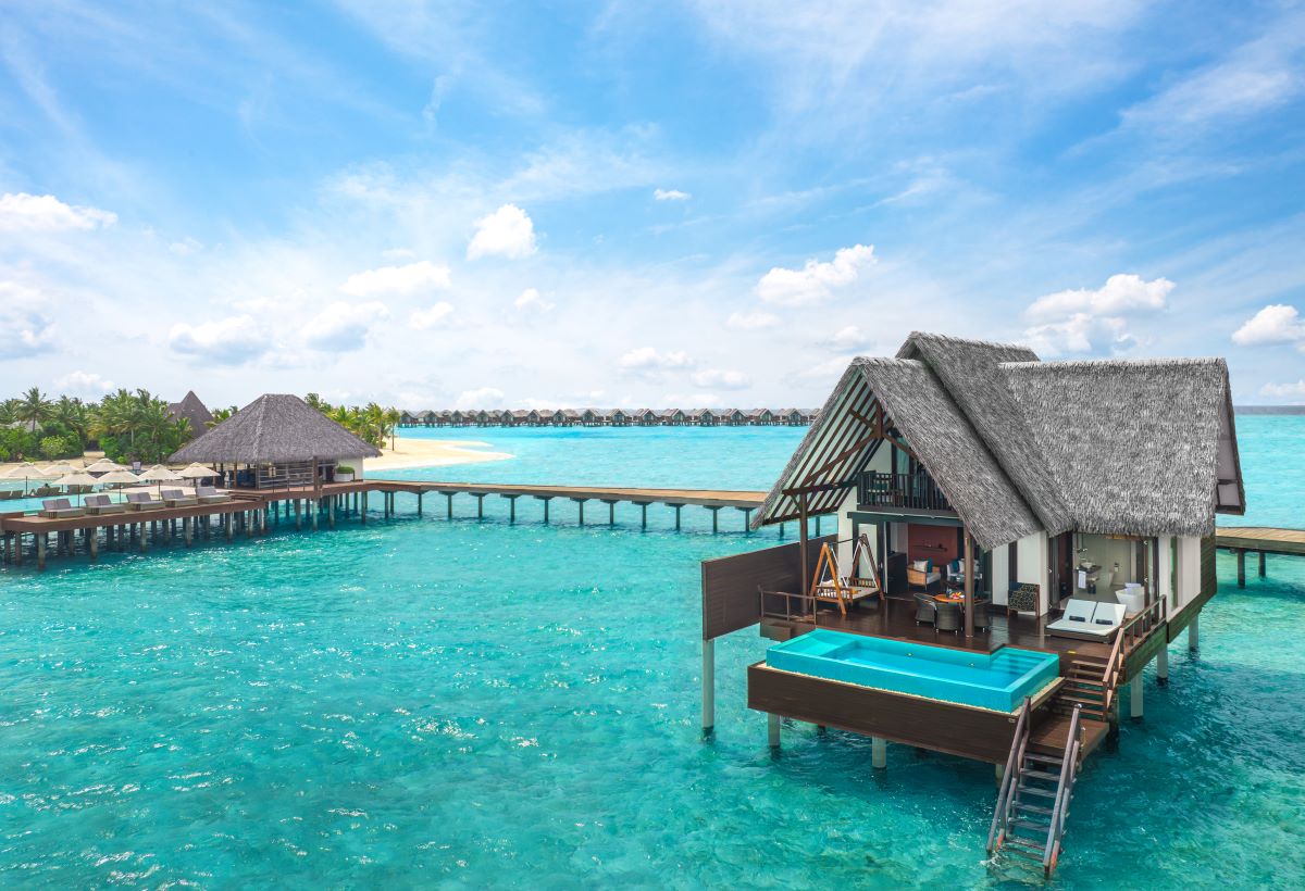 Overwater Ocean Suites with Infinity Pool Photo 7