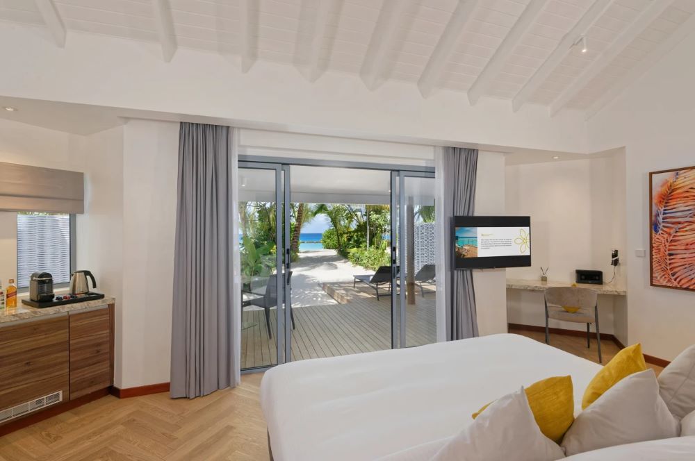 Beach Villa with Private Pool Photo 3