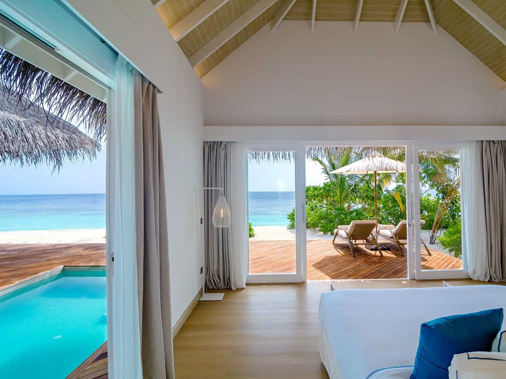 Deluxe Beach Suite with Pool Photo 4